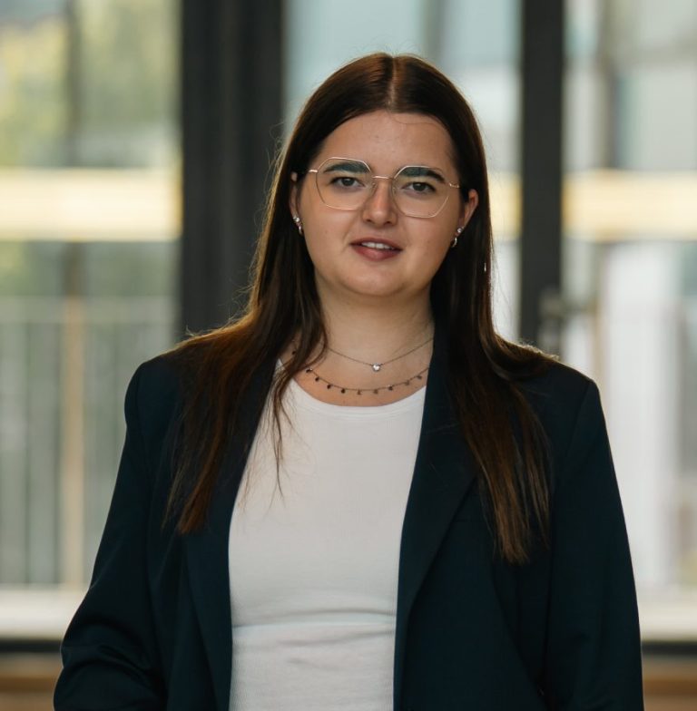 Anne van Esch, commercieel binnendienstmedewerker bij Box Makelaardij in Bladel.