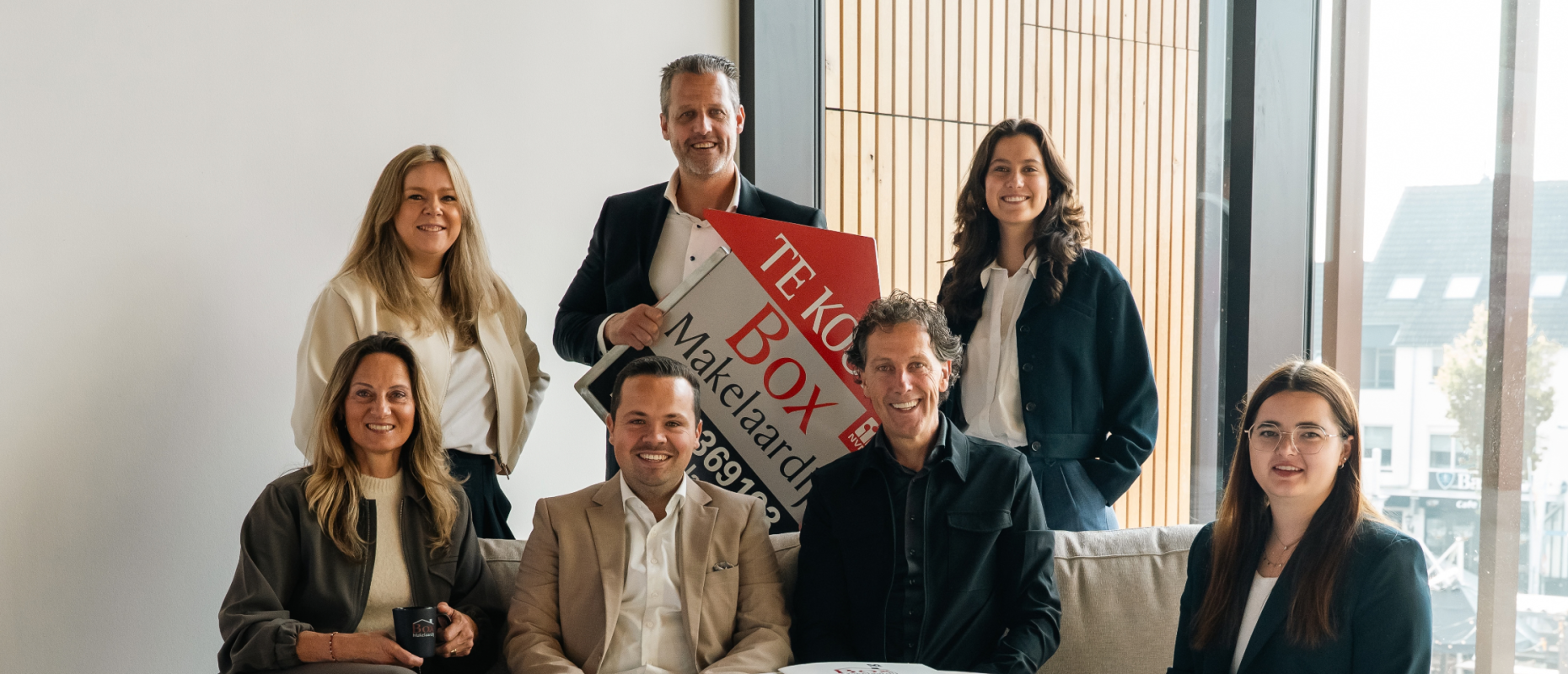 Groepsfoto van het team van Box Makelaardij, jouw makelaar in Bergeijk en de gehele Kempen.